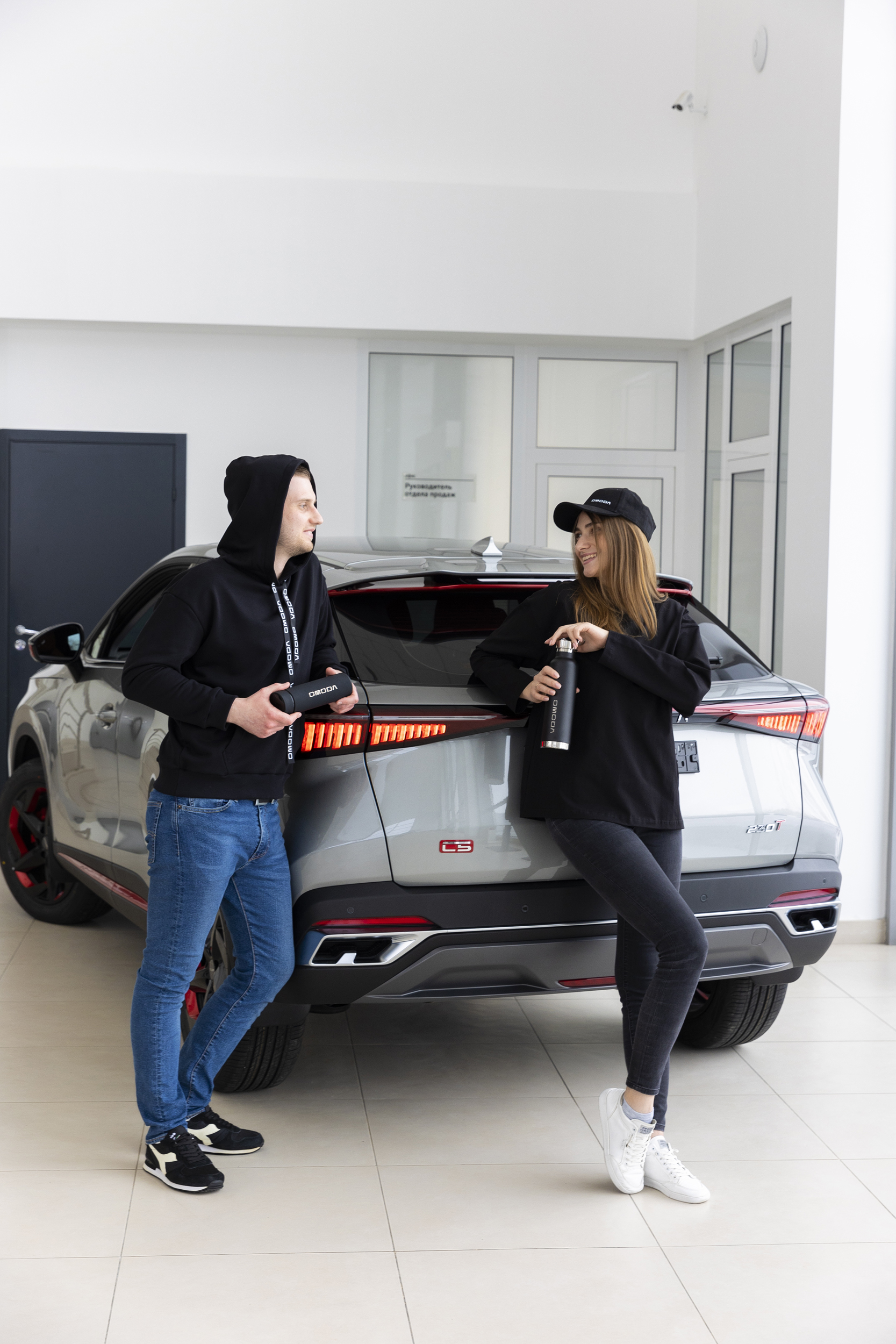 OMODA про автомобили и про моду: футуристичный автомобильный бренд и дизайнерская коллекция одежды в ПРЕМИУМ ПАРК Н!
