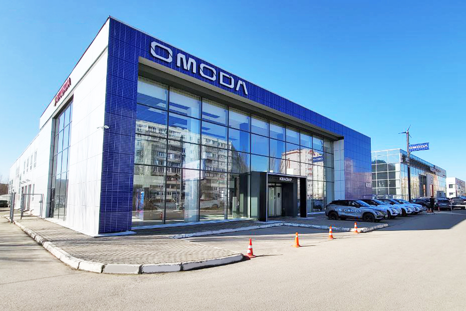 Автосалон Квазар обновил фасад