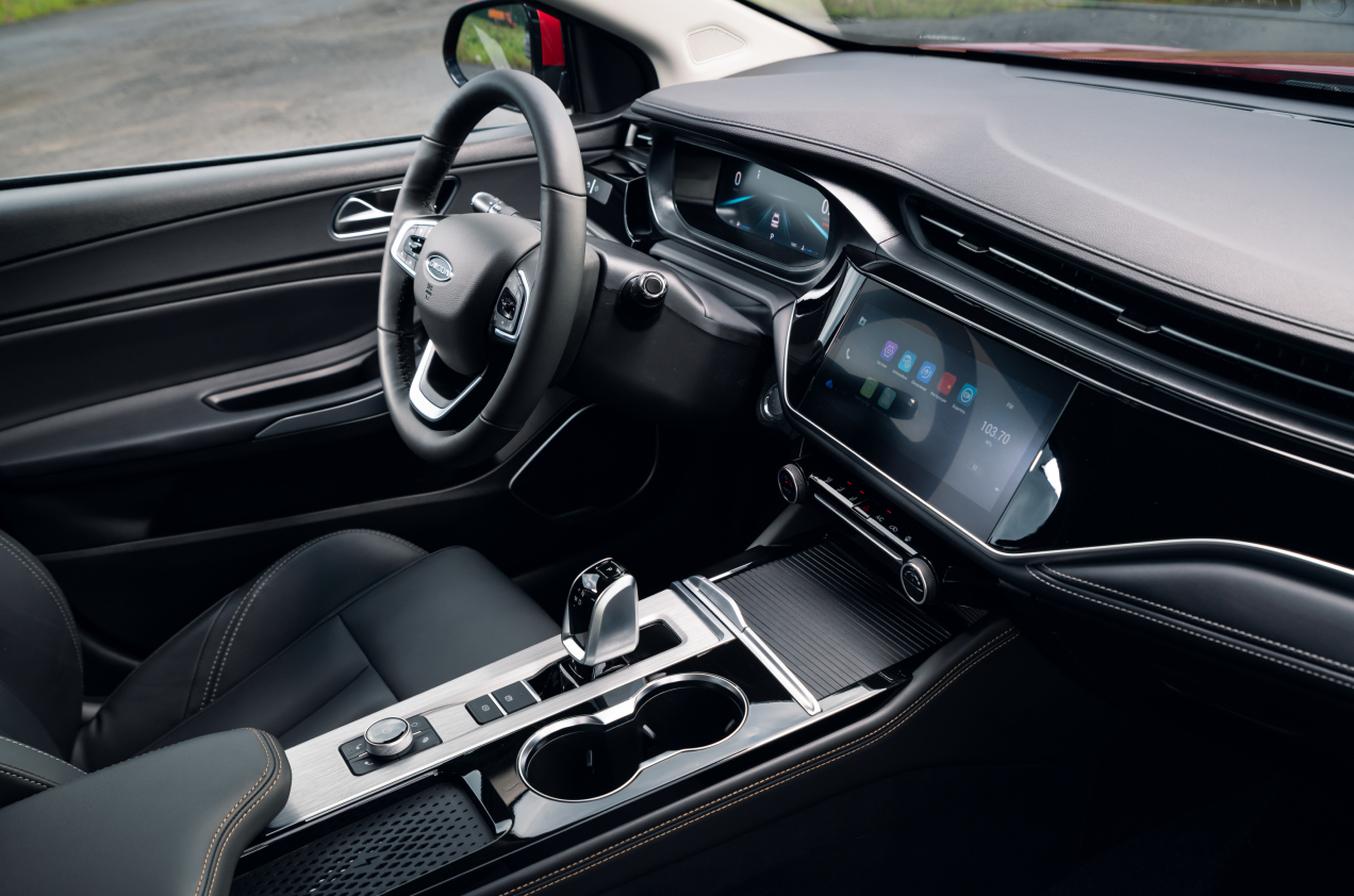 Комфортабельный салон автомобилей OMODA