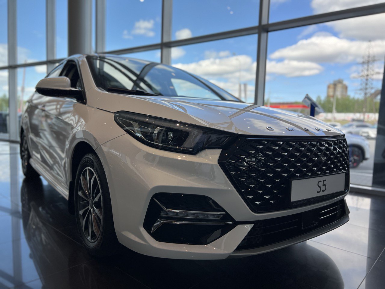 Что можно сказать об экстерьере автомобиля OMODA S5?