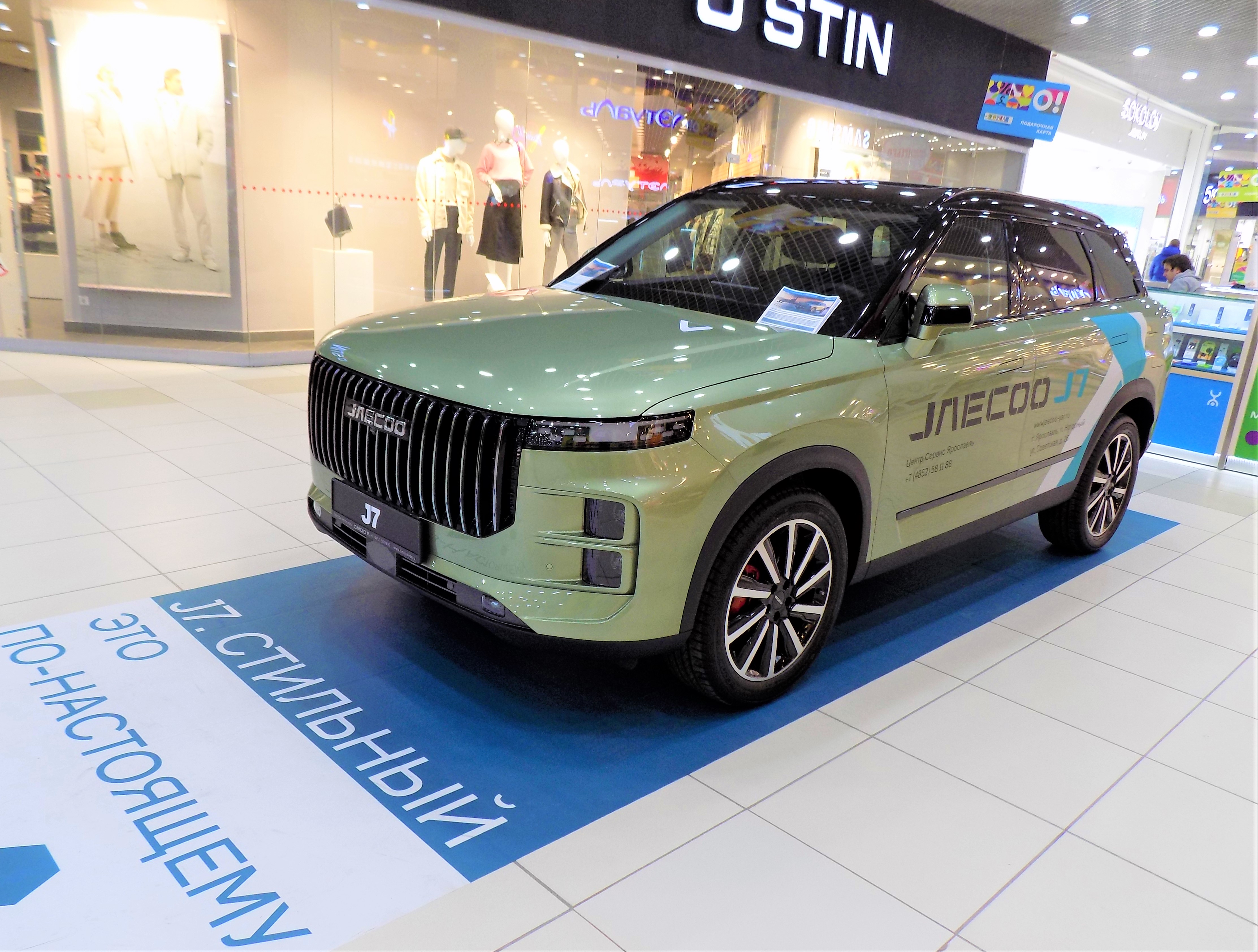 Кроссовер JAECOO J7 экспонируется в ТРЦ «Вернисаж»