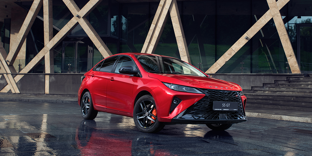При покупке OMODA S5 GT подарок каждому.