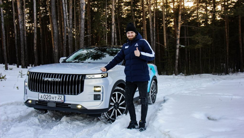 Новый кроссовер JAECOO J7 протестировал хоккеист «Динамо-Алтай»