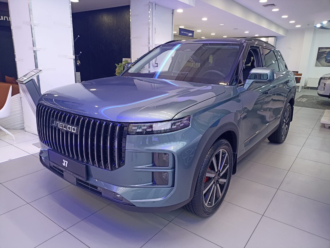 Закончим месяц позитивно, а именно с поздравления новых владельцев J7