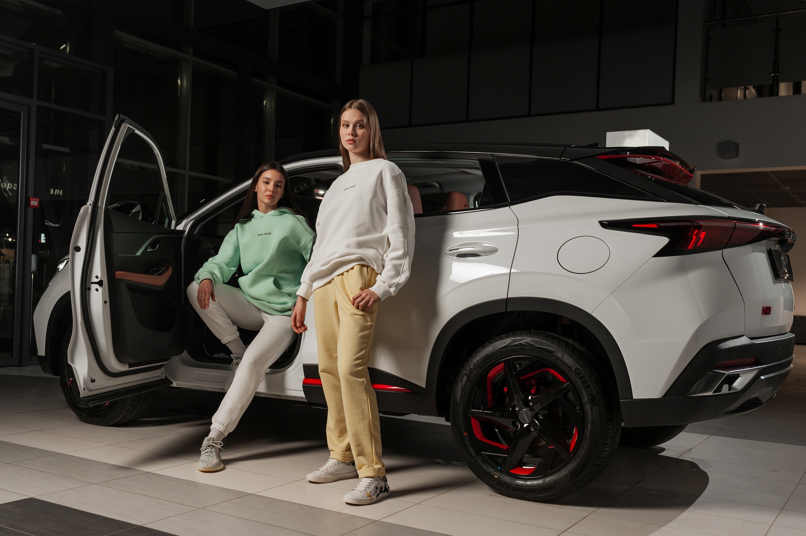 Отличное предложение для покупки автомобилей OMODA C5 и S5 с выгодными ценами!