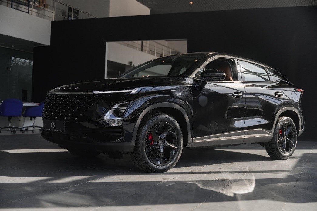 Футуристичный автомобиль OMODA C5: 