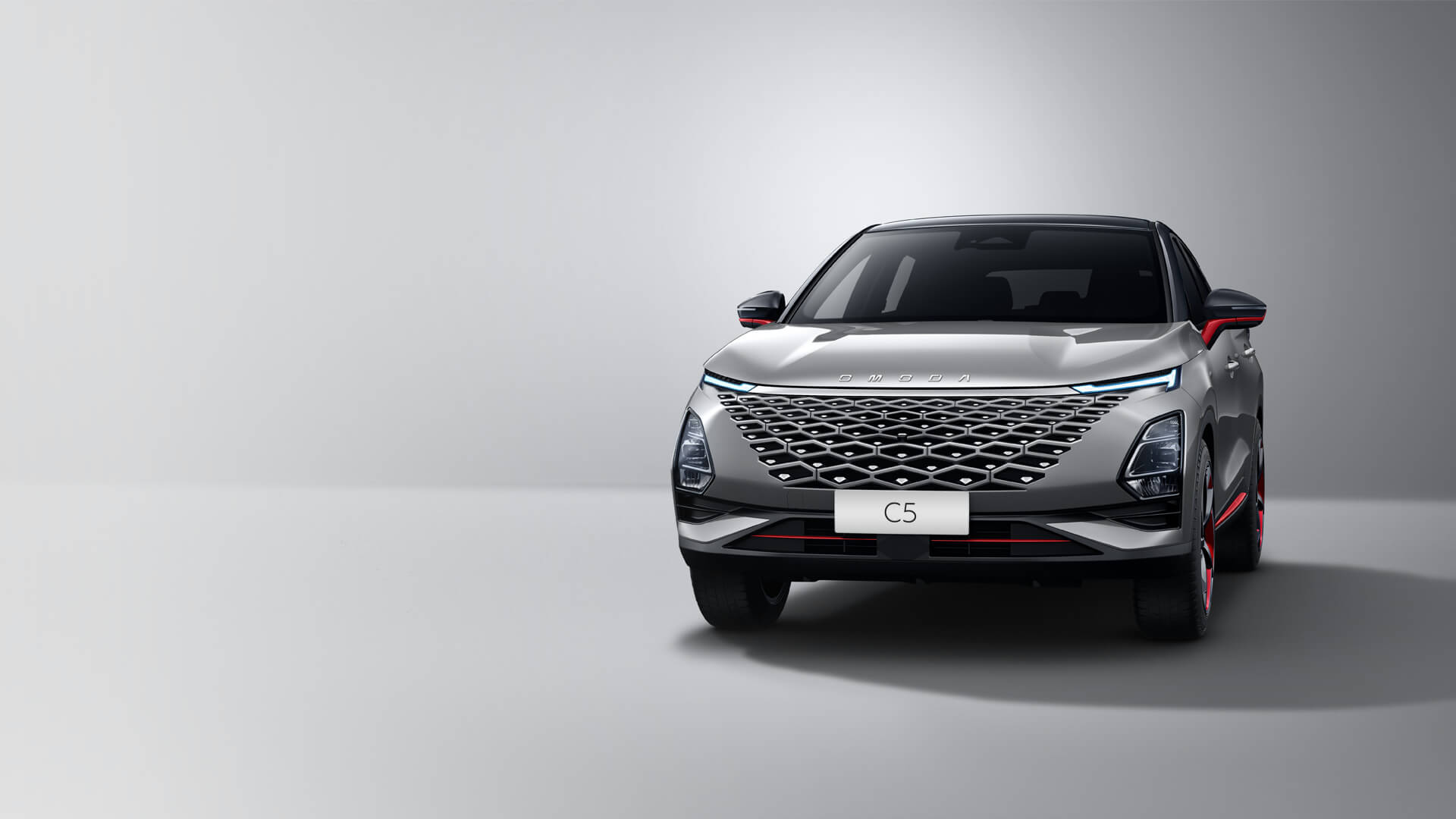 В чем разница между OMODA C5 4WD и 2WD