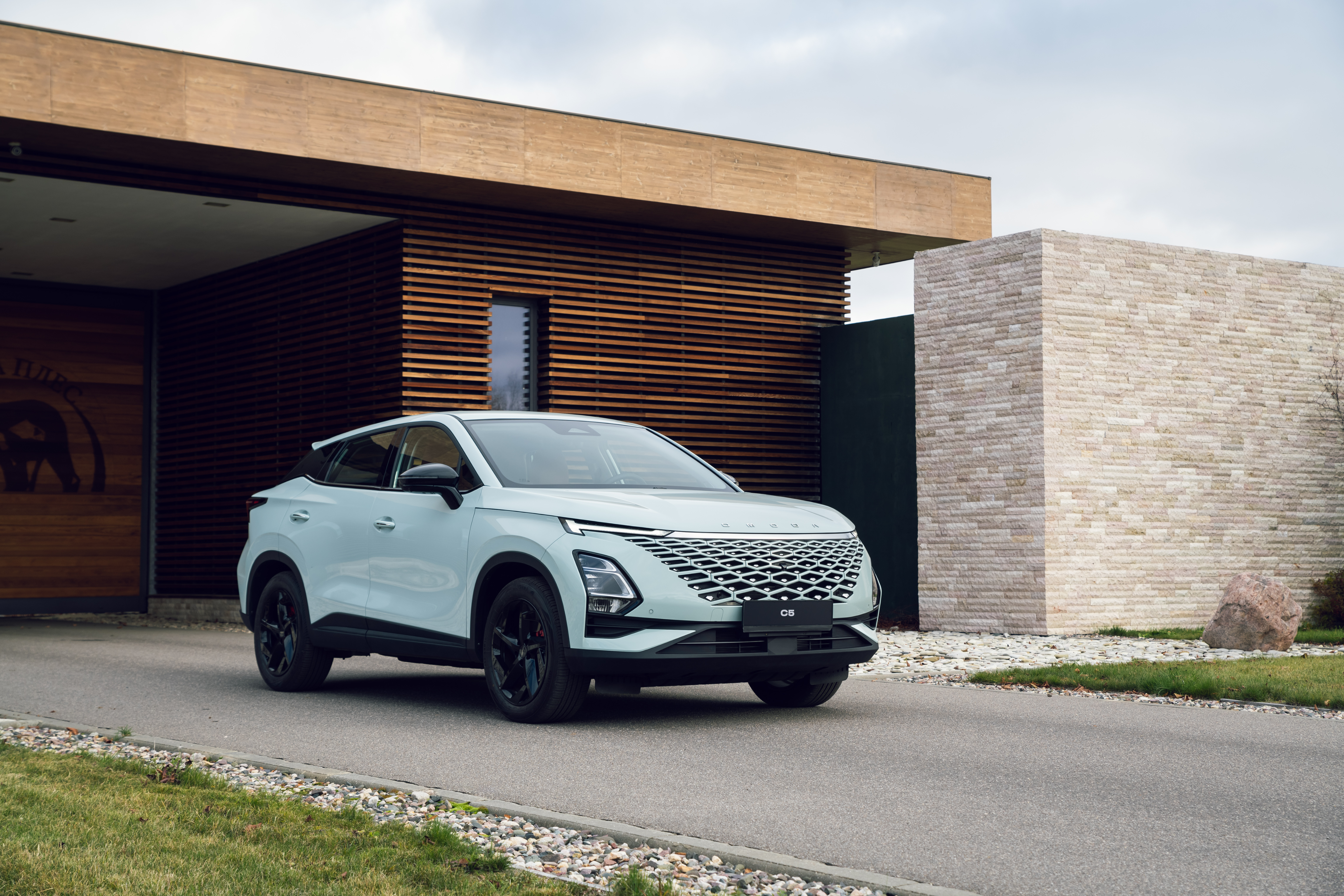 Лето с кроссовером OMODA C5