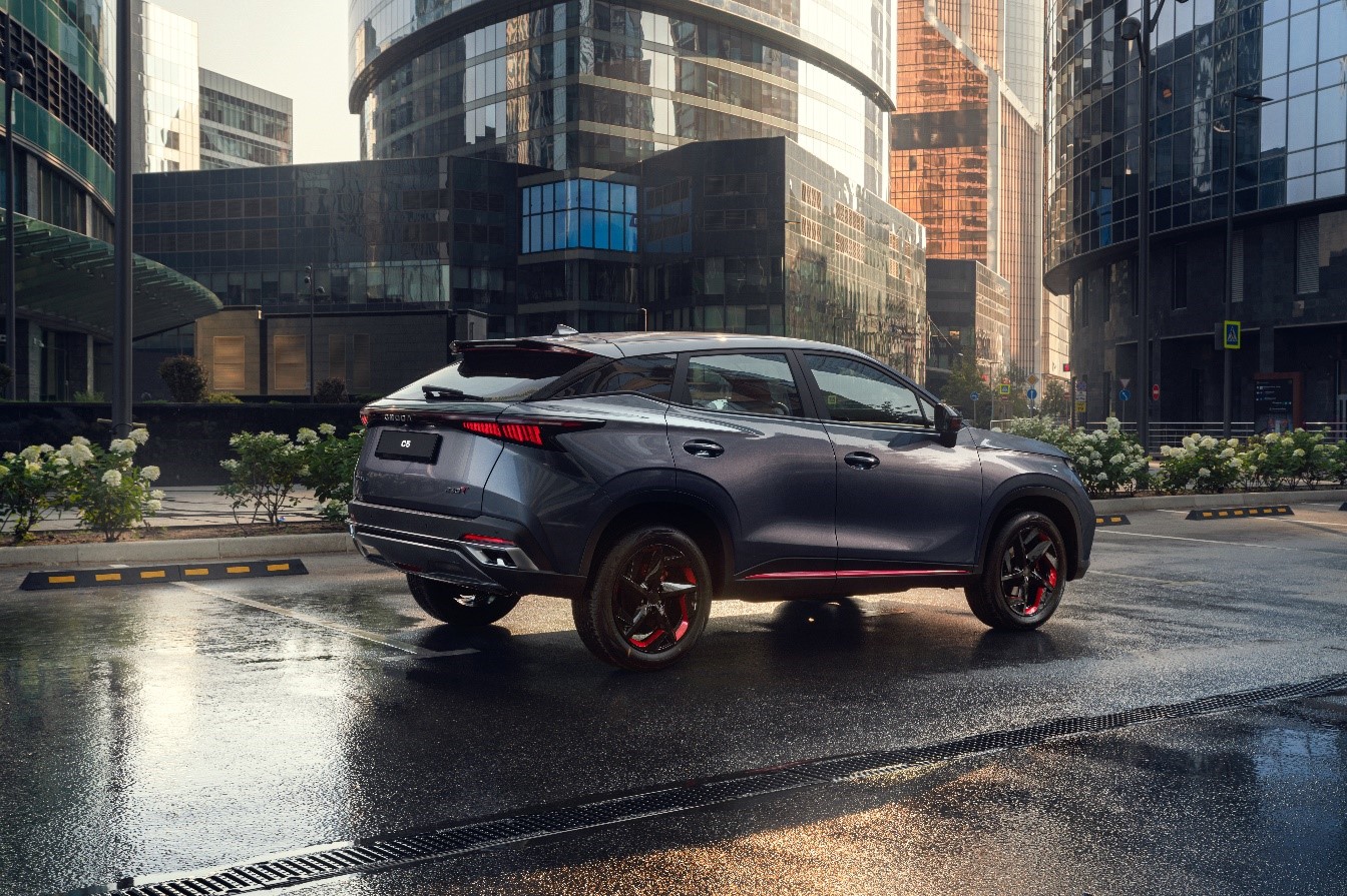 Премиальный комфорт и спортивный образ автомобиля OMODA C5