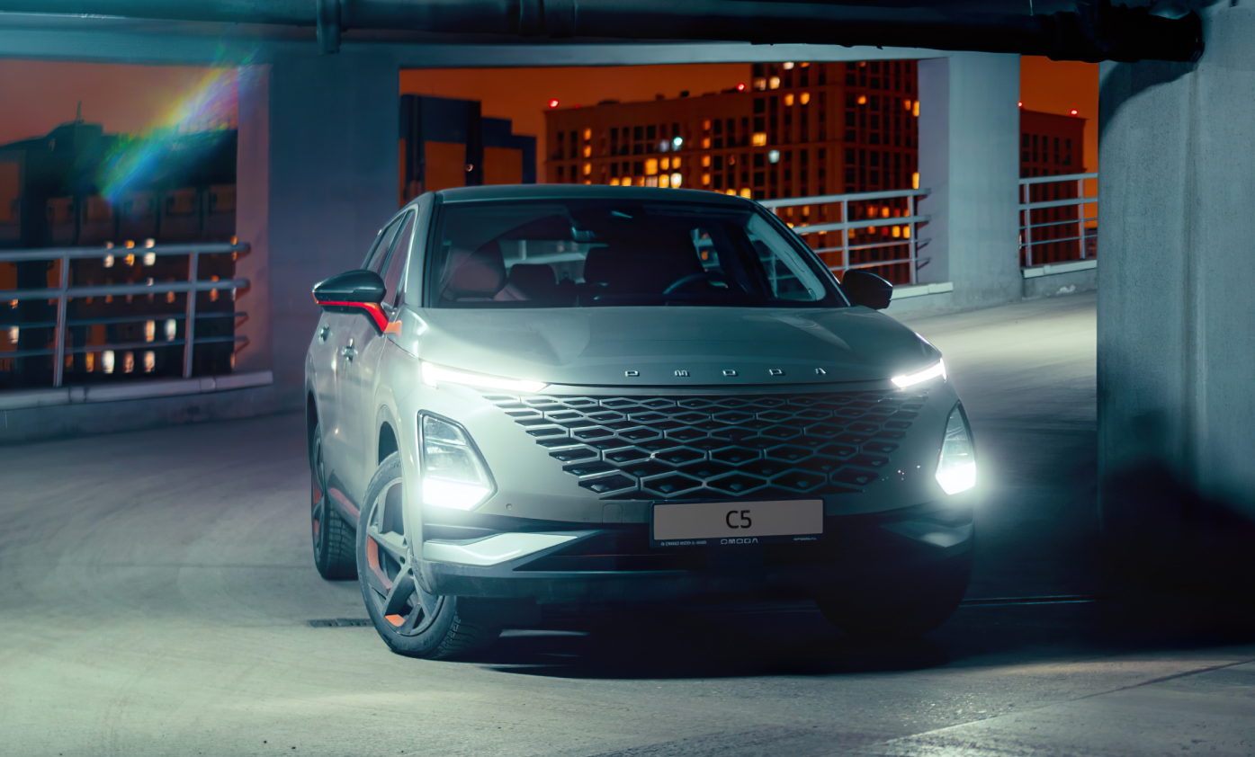 OMODA C5: умный свет для безопасной дороги