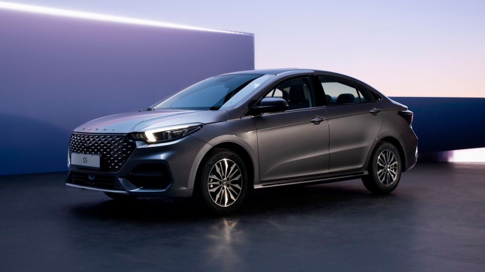 OMODA S5: современный седан с передовыми технологиями