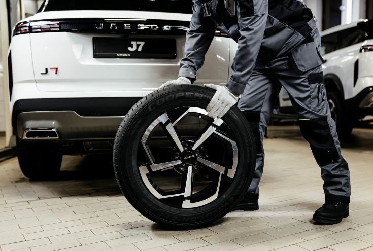 Сезонный шиномонтаж в JAECOO АВТОDОМ за 2 500 рублей
