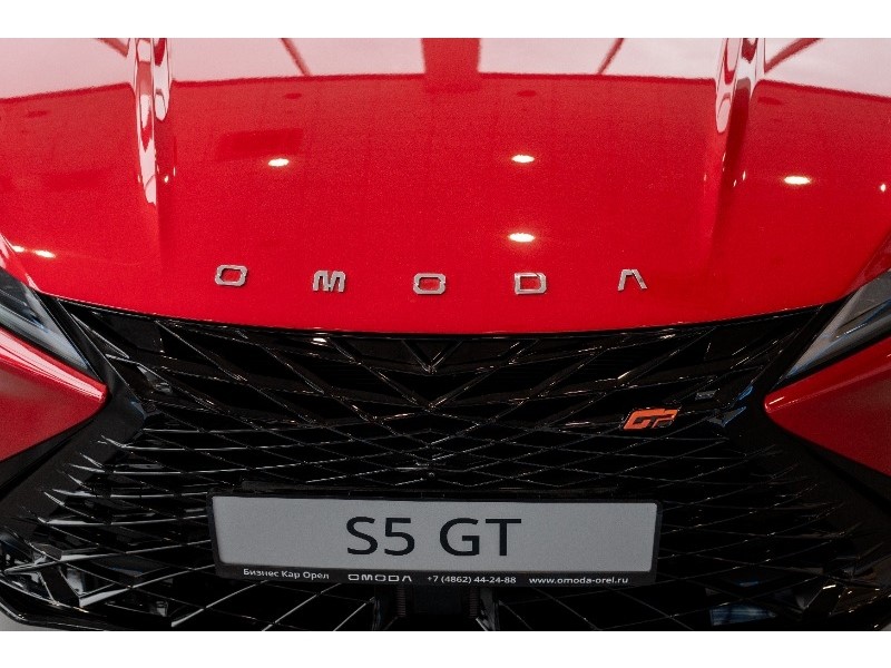 OMODA S5 GT - стильный и динамичный седан, который идеально подходит для любителей активного отдыха. 