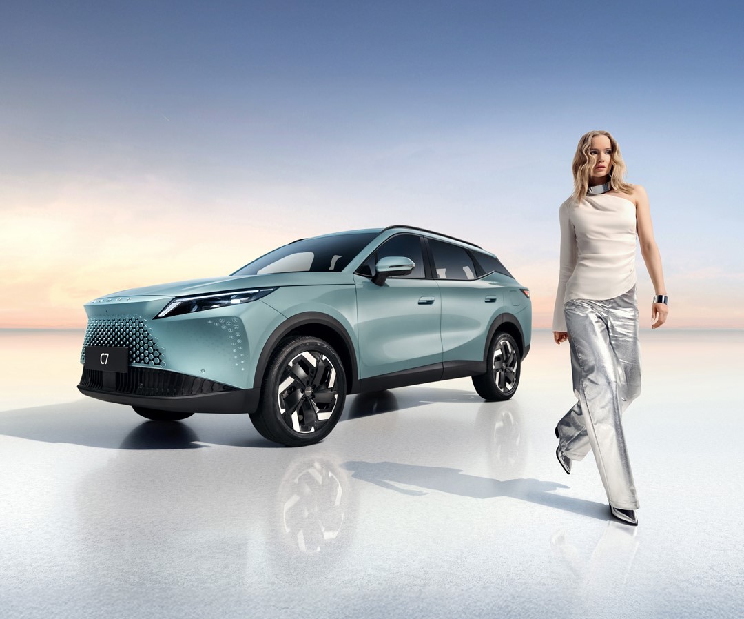 Тренды в дизайне новых автомобилей: от классики до футуризма на примере OMODA C7