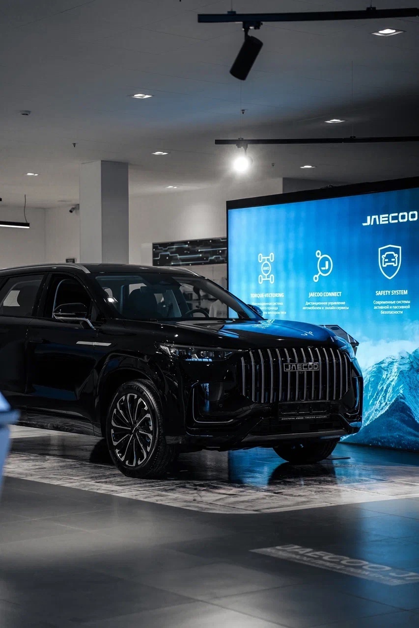 ШИКАРНЫЙ АВТОМОБИЛЬ В ШИКАРНОМ ЧЕРНОМ ЦВЕТЕ  