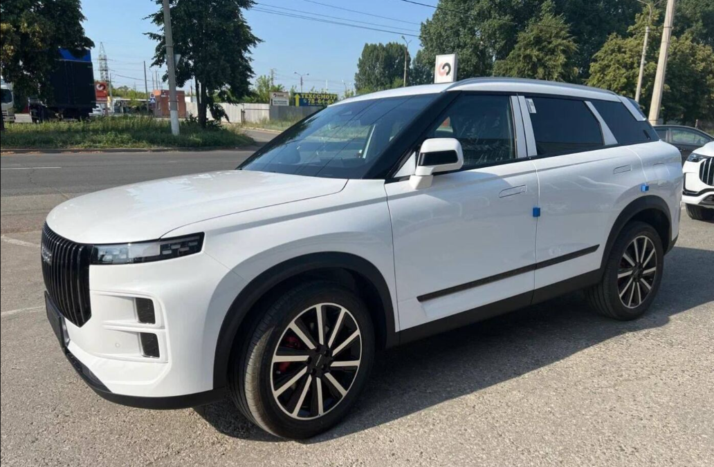 Элегантный JAECOO J7 или мощный JAECOO J8