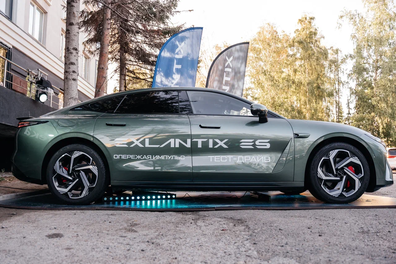 Презентация гибридного седана EXEED EXLANTIX ES в ресторане «Живые души»