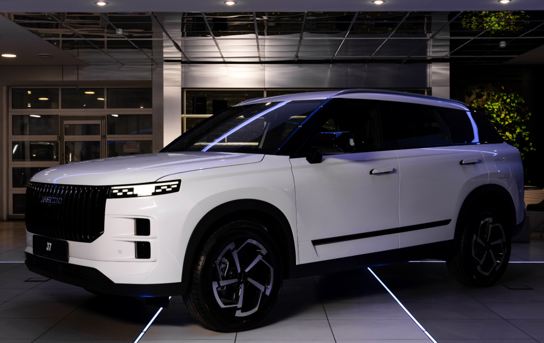 JAECOO J7 в дождливом Петербурге