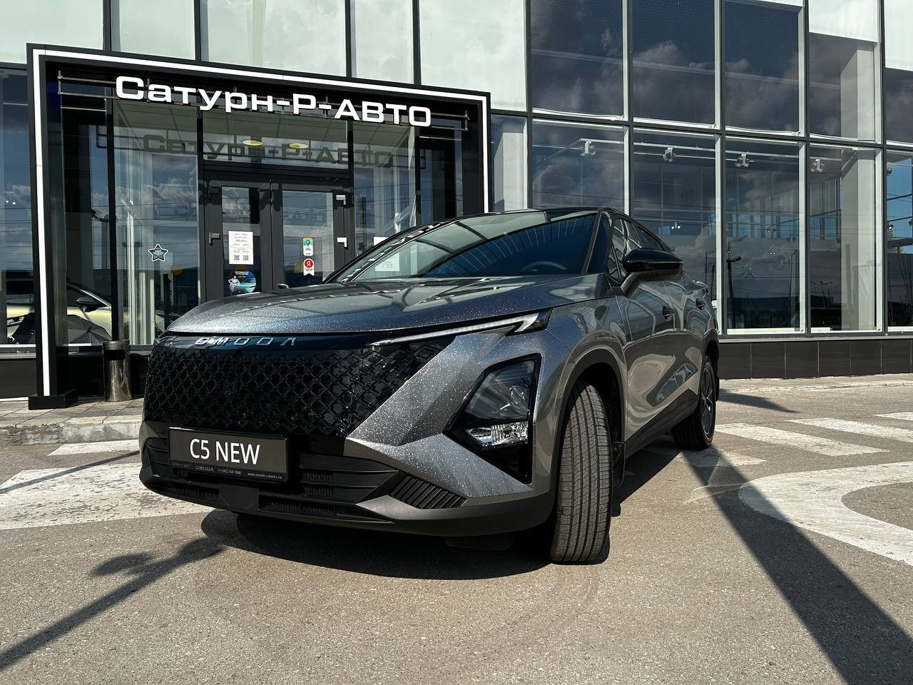 Любовь с первого взгляда – OMODA C5 с эксклюзивной блестящей оклейкой! 