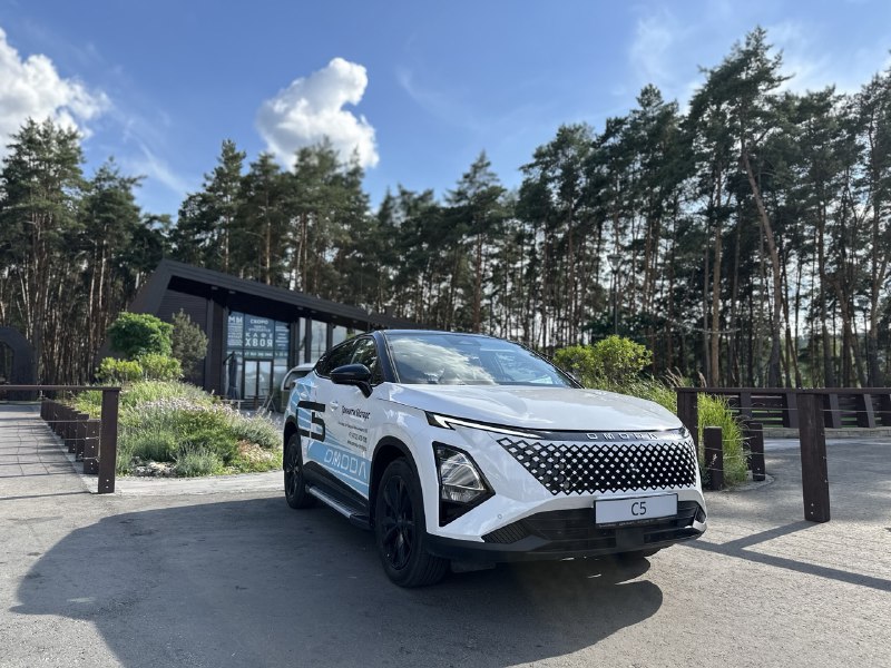 Лето — это пора, когда так и тянет отправиться в путешествие.