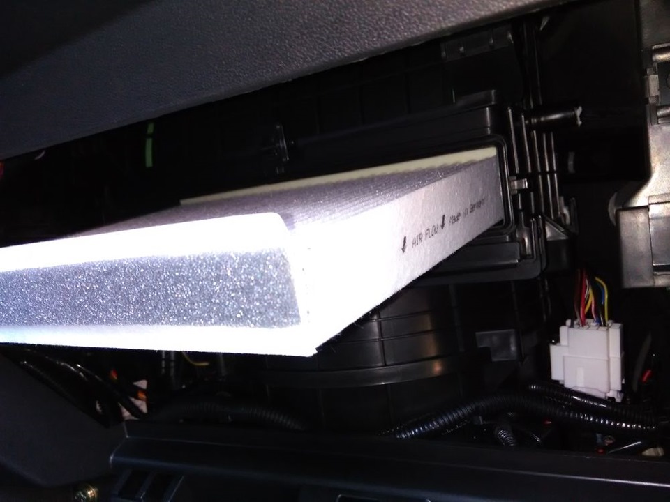 Как поменять салонный фильтр на автомобиле Chery Tiggo?