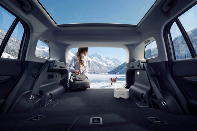 Расширяет пространство